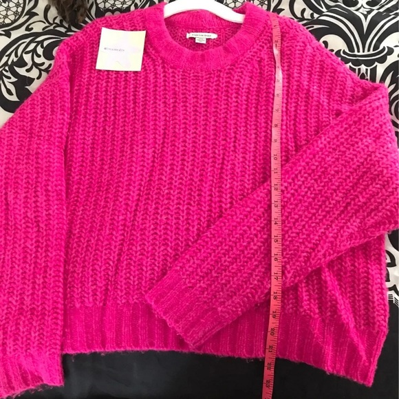 Hot pink sweater - Picture 3 of 4